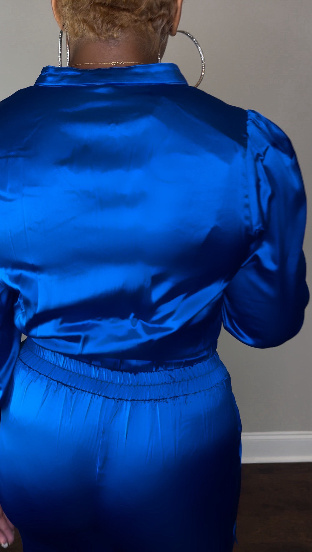 Ensemble de jogging cargo en satin bleu