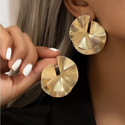 Golden Flora Disc Earrings